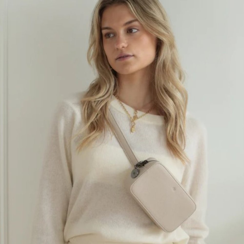BNWT - ela x The Jilly Box - Micro Belt Bag – Dove Pebble - size S/M